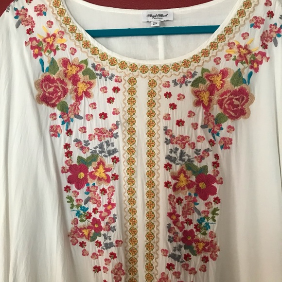 White Embroidered Tunic - Picture 2 of 3